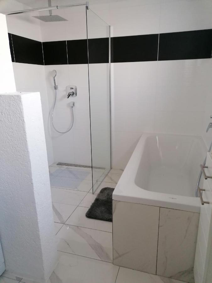 Schoene Einliegerwohnung In 헤힝겐 외부 사진