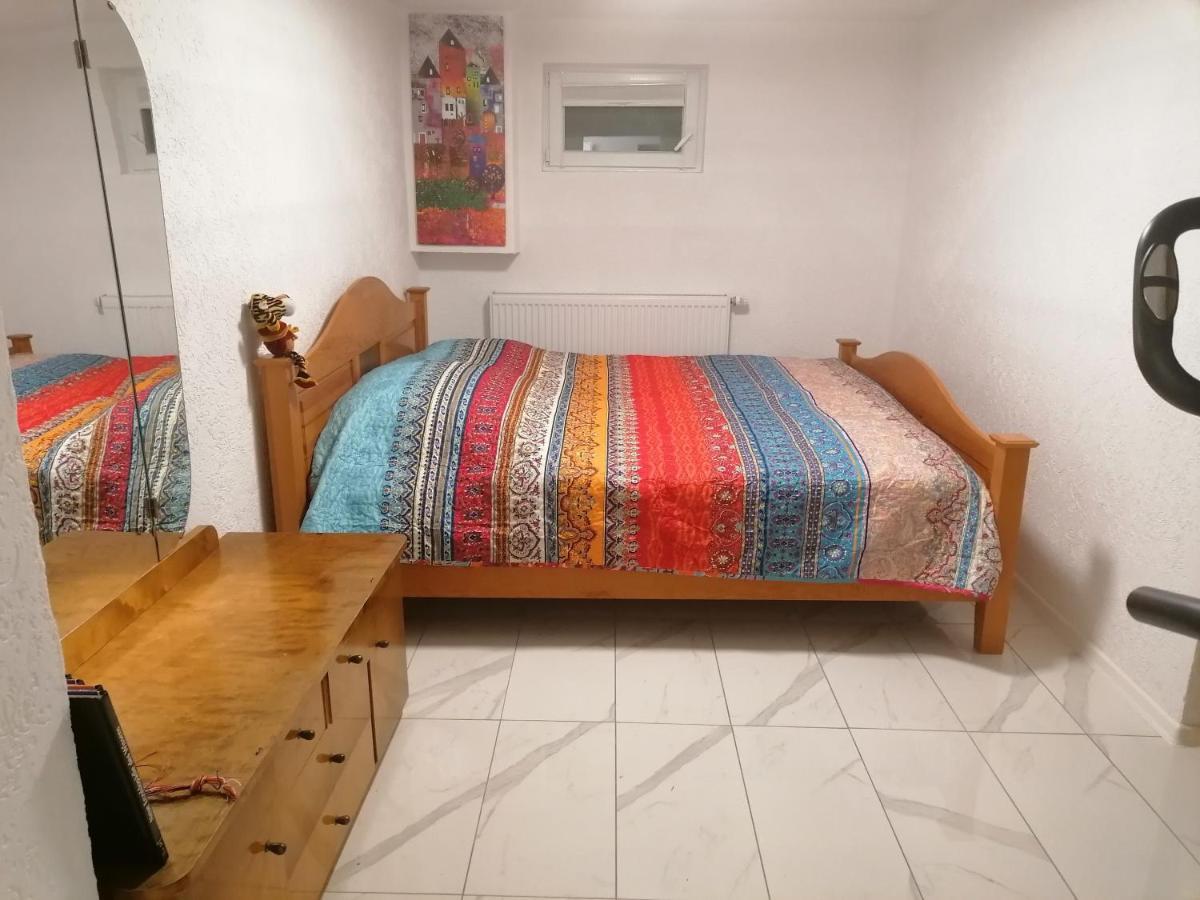 Schoene Einliegerwohnung In 헤힝겐 외부 사진
