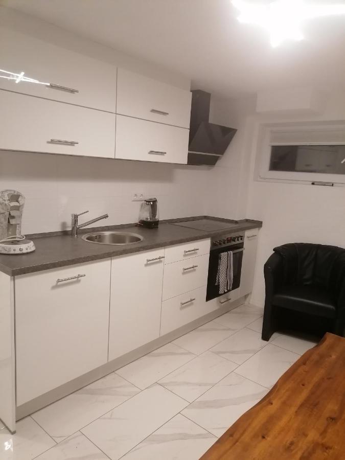 Schoene Einliegerwohnung In 헤힝겐 외부 사진