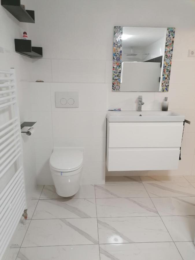 Schoene Einliegerwohnung In 헤힝겐 외부 사진