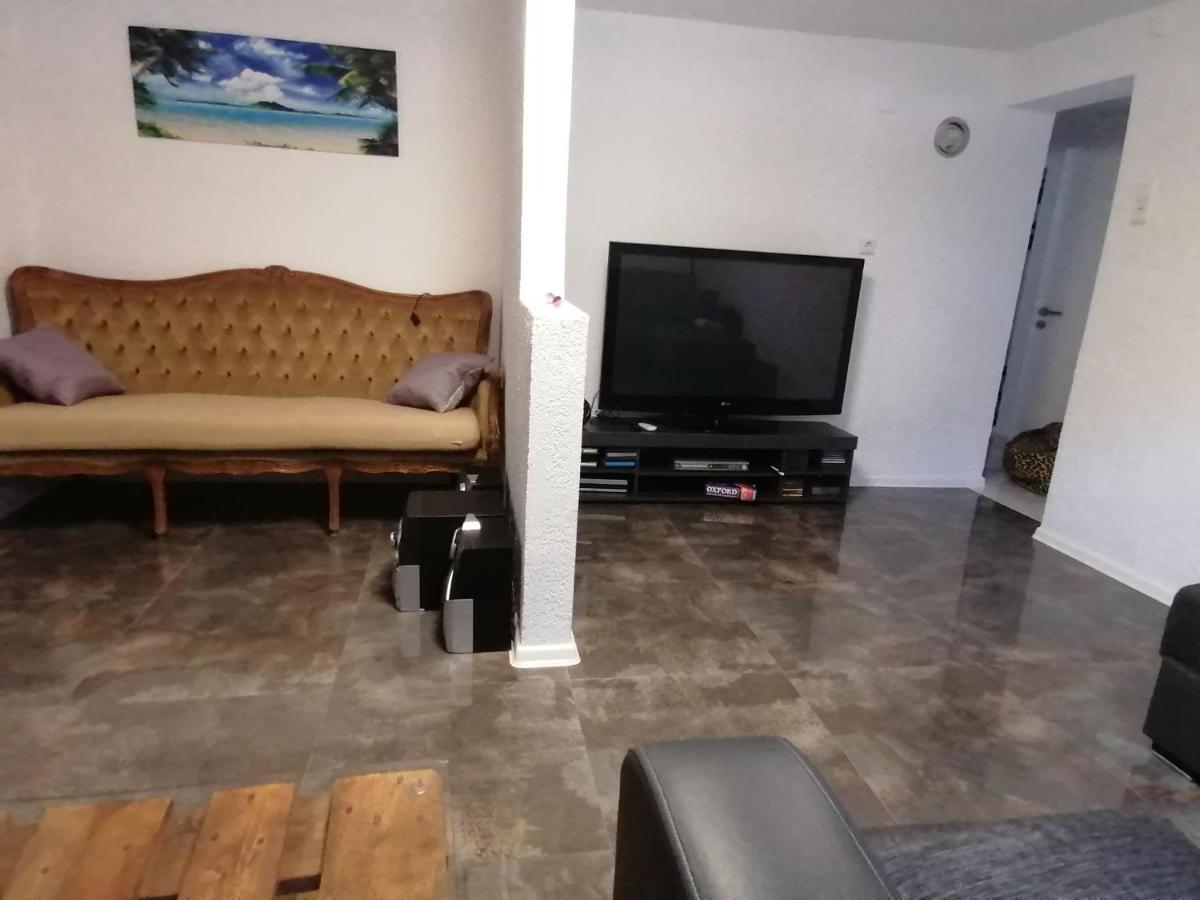 Schoene Einliegerwohnung In 헤힝겐 외부 사진